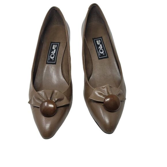 Vintage Spain Leather Kitten Heels 7M Brown 3D Bow Button Accent Secretary Geek - Picture 2 of 10